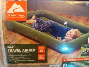 Colchón de aire interior/exterior Ozark Trail para niños - Imagen 1 de 5