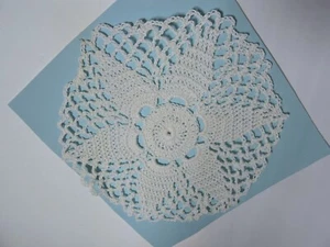 Hand crocheted star Doily 6 . 5 inches white - Picture 1 of 2