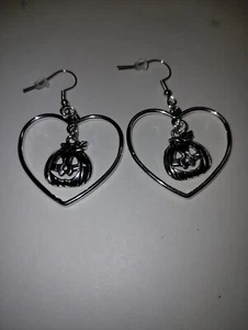 Pumpkin In Heart Earrings USA Seller - Picture 1 of 2