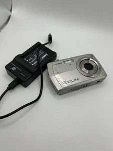 Casio Exilim EX-Z16 Silver 12.1MP Compact Digital Camera - Picture 1 of 8