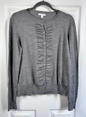 Suéter cárdigan con botones delanteros fruncidos XL gris XL de New York & Company para mujer Foto 1 de 4