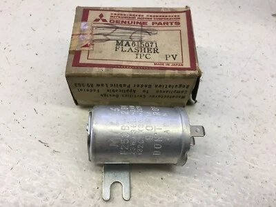Pisca-pisca de aviso de perigo Dodge Colt NOS 70-80 MA615071 - Imagem 1 de 4
