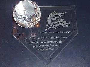 Florida Marlins 1997 Baseball Club Crystal Home Plate/Ball 5 Year Support Award - Picture 1 of 1