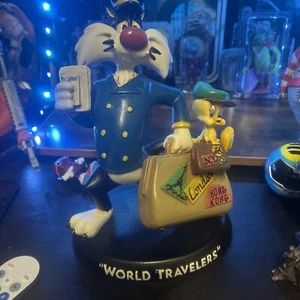 1994 Warner Bros Looney Toons Sylvester & Tweety Bird Statue World Travelers - Picture 1 of 4