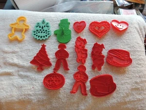 Lot of Vintage Plastic Tupperware Wilton Hall Cookie Cutters Holiday Christmas - Picture 1 of 6