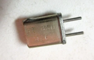 M-Tron 426 Radio Crystal 37.850 MHz Lead: 1mm Diameter, 6mm Long, 5mm Spaced Vtg - Photo 1/12