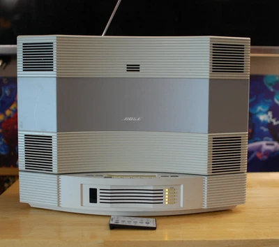 Sistema de música Bose Wave CD 3000 con cambiador de 5 discos y control remoto, *daño en la antena* Foto 1 de 4