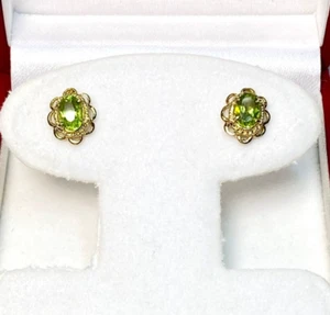 Green Peridot Earring Studs 9ct Gold 1.30gram.- Size 9.2 x 5mm BNWT - Picture 1 of 3
