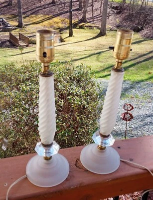 Lámparas tocador vintage de vidrio satinado y cristal años 40-50 MCM, eligantes, Art Deco. Foto 1 de 4