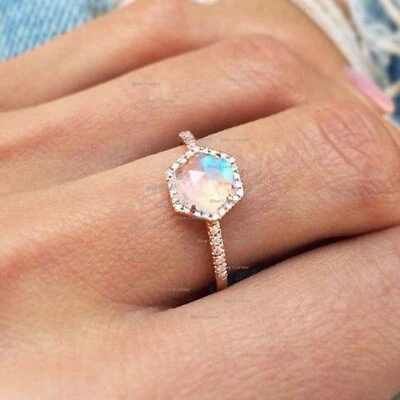 Conjunto de anillo de diamantes naturales de corte hexagonal con piedra lunar y contorno joyas de oro amarillo de 18 k Foto 1 de 3