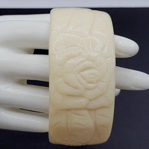 Floral and Leaves Carved Thick Chunky Off White Lucite Bangle Vintage Bracelet - Picture 1 of 19