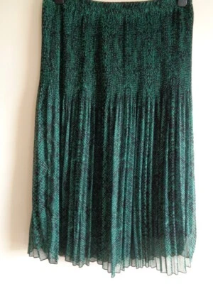 JOHN LEWIS GREEN AND BLACK PRINT PLEATED SKIRT WITH ELASTICATED WAIST - SIZE 14 - Image 1 of 4