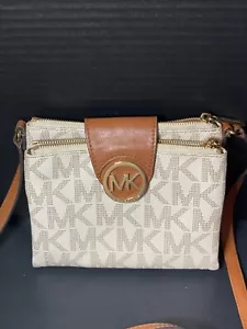 Michael Kors Fulton Vanilla Signature Crossbody - Picture 1 of 17