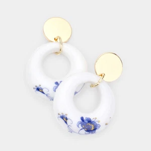 Boucles d'oreilles acryliques rondes ouvertes bleu blanc imprimé floral chinoiserie NEUVES - Photo 1/1