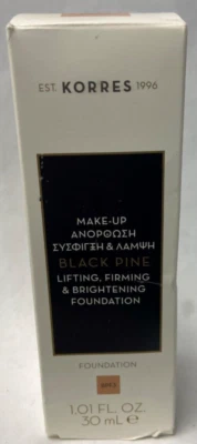 Base lifting, reafirmante e iluminadora Korres Black Pine BPF3 1,01 fl oz/30 ml Foto 1 de 2
