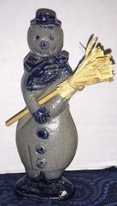 ~1998~Rowe Pottery Works ~Esmaltado con sal~ Muñeco de nieve con escoba- Retirado *RPW*#15282B - Imagen 1 de 4