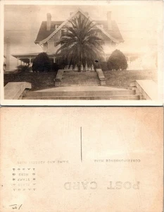 USA unbekannter Ort Außenansicht zweistöckiges Haus Palme RPPC antike Postkarte - Bild 1 von 2
