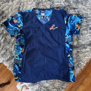 Disney Pixar Finding Nemo Women’s Scrub Top With Pockets, Size Large Unworn - Picture 1 of 4