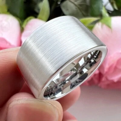 Anillo de carburo de tungsteno con acabado de cepillo plano de 12 mm ajuste cómodo para hombres y mujeres Foto 1 de 4