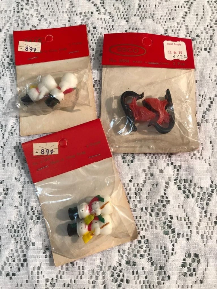 3 SSCO Mini NAVIDAD MUÑECO DE NIEVE TRINEOS ADORNOS PARA PASTELES ARTESANÍAS HONG KONG NOS Foto 1 de 1