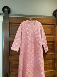 VGT Shadowline Pink Quilted Zip Up House Coat Robe Medium M - Picture 1 of 10
