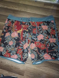 Quicksilver Mens Boardshorts Size 38 - Picture 1 of 7