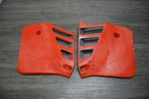 1986 86 CR250R CR125R OEM 19071-KS7-000 GAS FUEL TANK SIDE PLATE SHROUD LOUVERS - Bild 1 von 12