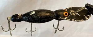 VINTAGE BLACK WOODEN BOMBER WATERDOG 1600 SERIES FISHING LURE - Picture 1 of 5
