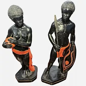 Scultura vintage donna africana nuda e guerriera con lancia MARWAL gesso 19,5" - Foto 1 di 8