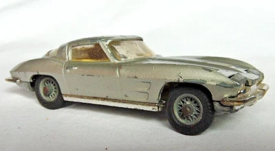 Corgi 310 1963-68 Silver Chevrolet Corvette Sting Ray  Wire Wheels & Headlights - Image 1 of 4