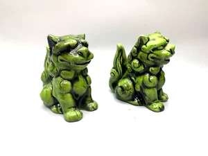 2 Lion Foo Dog Porcelain Salt And Pepper Shakers Green Japan RARE Vintage - Picture 1 of 6