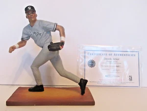 DEREK JETER NEW YORK YANKEES MLB Salvino Prestige Series Figurine Statue NIB - Picture 1 of 3