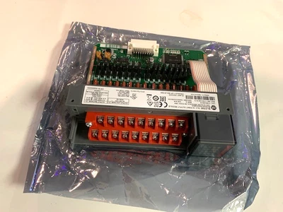 New 1746-OA16 SER D AB Output Module SLC 500 1746OA16 No Door Panel - Image 1 of 2