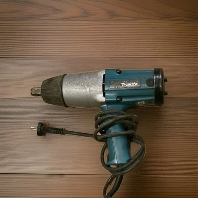 Makita 6906 19mm 230v 620w 1600min - Image 1 of 2
