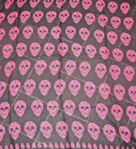 NEW - BLACK WITH PINK SKULLS - HEAD SCARF / BANDANA / HAIRBAND - 40 X 40" - Imagen 1 de 1