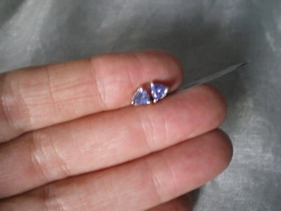 Pendientes triángulo tanzanita, 0,65 quilates, en plata de ley 925 de 1,27 gramos Foto 1 de 4