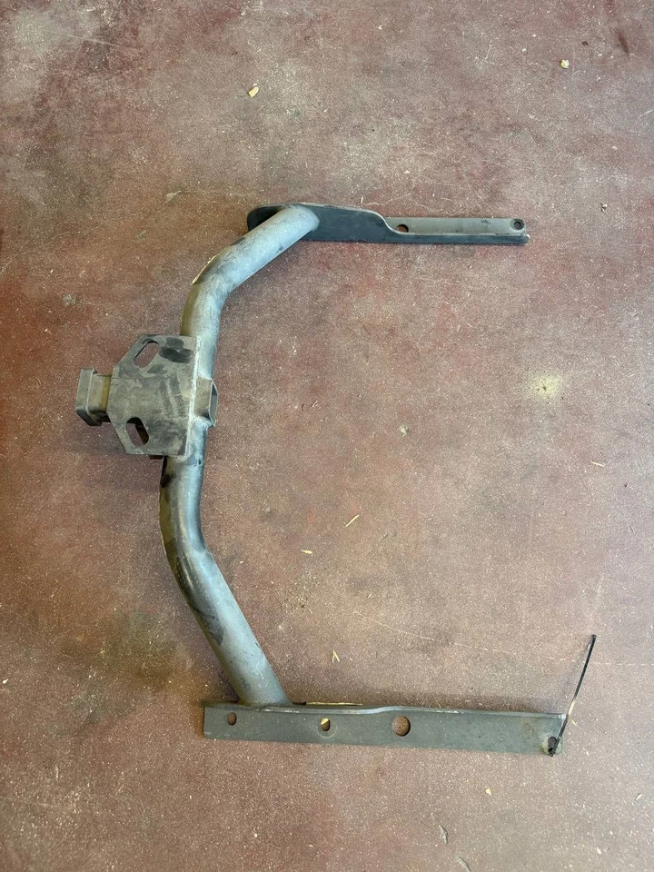 2004 - 2007 NISSAN ARMADA OEM TOW TRAILER HITCH - Image 1 of 4