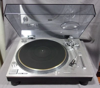 Technics SL-1200G Silver with Headshell, Power Cable, Audio Cable & Ground Wire - Image 1 of 4