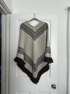 Poncho vintage Lilly of California bronceado capa flecos marrones y diseño geométrico OS Foto 1 de 4