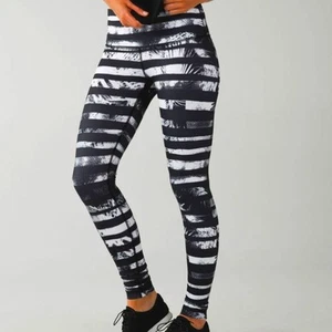 Lululemon Wunder Under Shady Palms Leggings | 4 | 21121504 - Picture 1 of 9