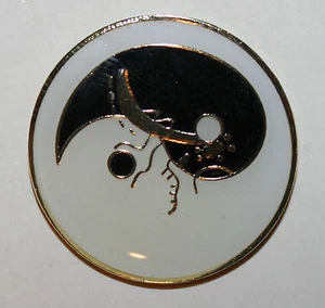 Yin Yang Balance Peace Lapel Hat Pin Brooch Hippie - Picture 1 of 2