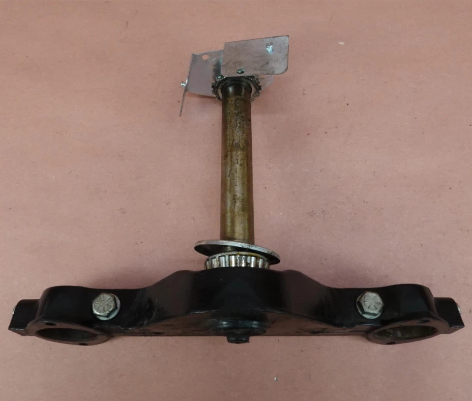 2005-2006 Harley Davidson FLHX Street Glide árvore tripla haste de braçadeira inferior - Imagem 1 de 4