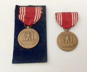 Medallas de Buena Conducta Segunda Guerra Mundial Ejército de Estados Unidos Militar Honor Fidelidad Eficiencia Águila - Imagen 1 de 8
