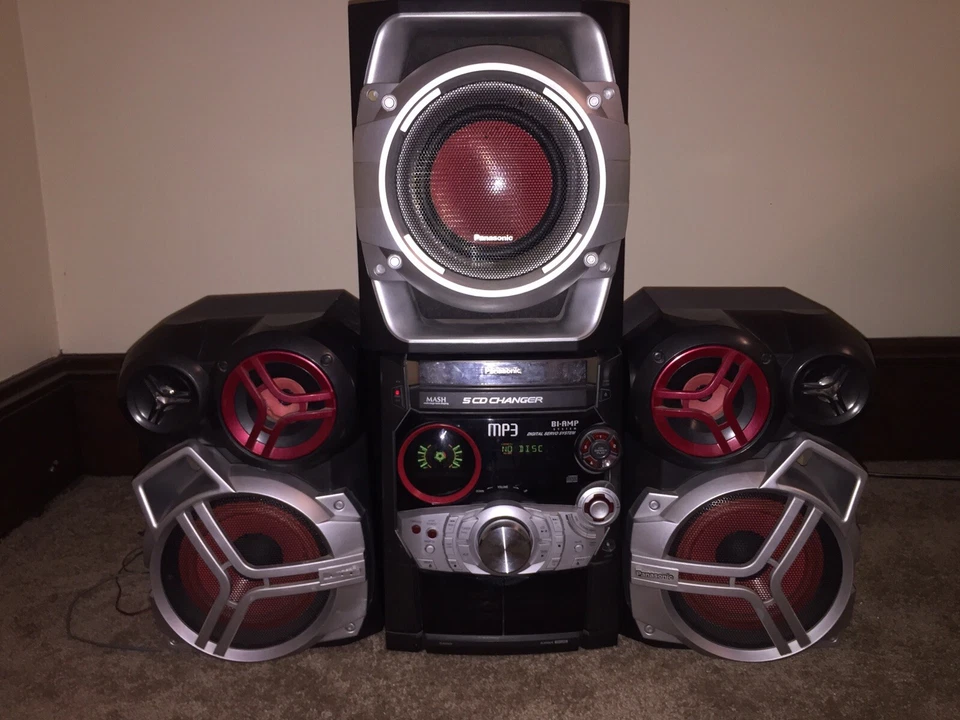 Panasonic CD Stereo System 5 CD Changer SA-AK520 267WATT - Image 1 of 4