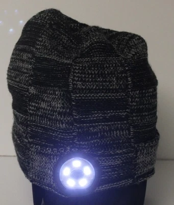 Gorro tejido invierno cálido unisex + luz LED - USADO EN EXCELENTE ESTADO Foto 1 de 4