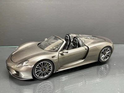 Porsche 918 Spyder Liquid Metal Silver Minichamps 1/18 Foto 1 de 4