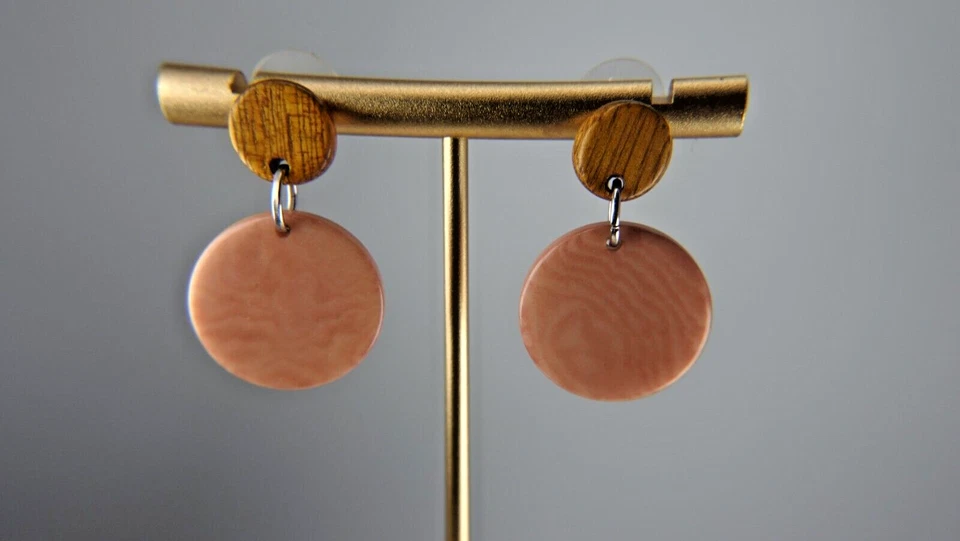 Pendientes colgantes bohemios bohemios de madera natural de oro Foto 1 de 4