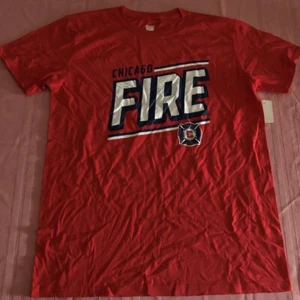 Chicago Fire Soccer T-shirt Large Cool Red Navy Script Logo Theme Majestic MLS - Picture 1 of 2