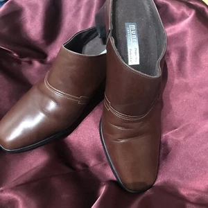 Munro "Proper Size Perfect Fit" Brown Ladies Slip-ons Shoes Size 7 M - Picture 1 of 5