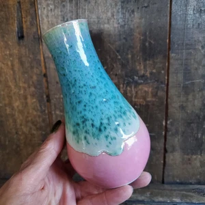 Vase pastellrosa blau Keramik glasiert Blumenknospe 232 Gramm - Bild 1 von 10
